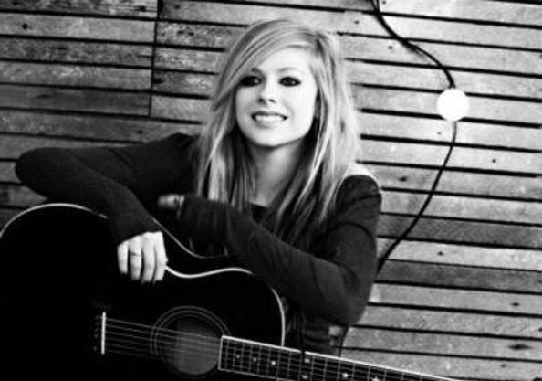 VIDEO-Single-terbaru-Avril-Lavigne-What-The-Hell_articleimage
